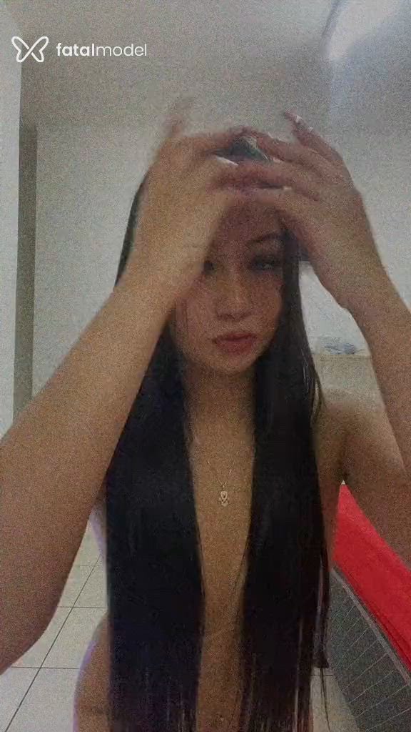 Acompanhante mulher com cabelo castanho de olhos mel - Alice Monteiro
