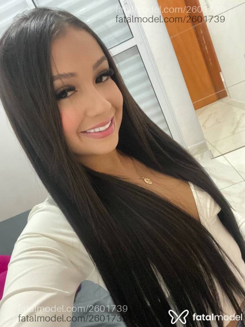Acompanhante mulher com cabelo castanho de olhos mel - Alice Monteiro