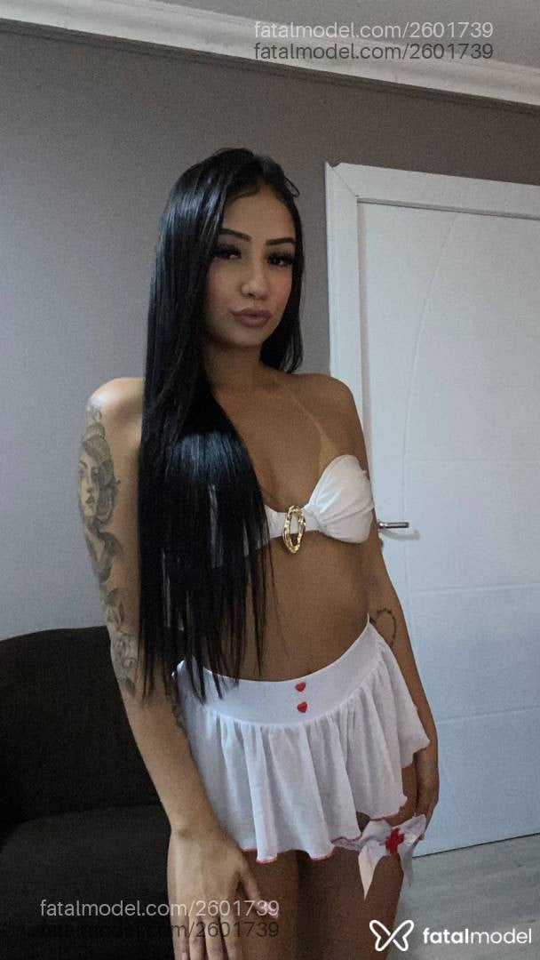 Acompanhante mulher com cabelo castanho de olhos mel em Balneário Camboriú Acompanhante mulher com cabelo castanho de olhos mel em Balneário Camboriú - Alice Monteiro