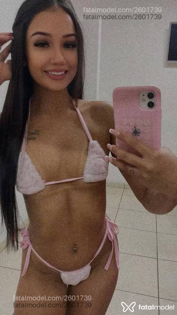 Acompanhante mulher com cabelo castanho de olhos mel - Alice Monteiro Acompanhante mulher com cabelo castanho de olhos mel - Alice Monteiro