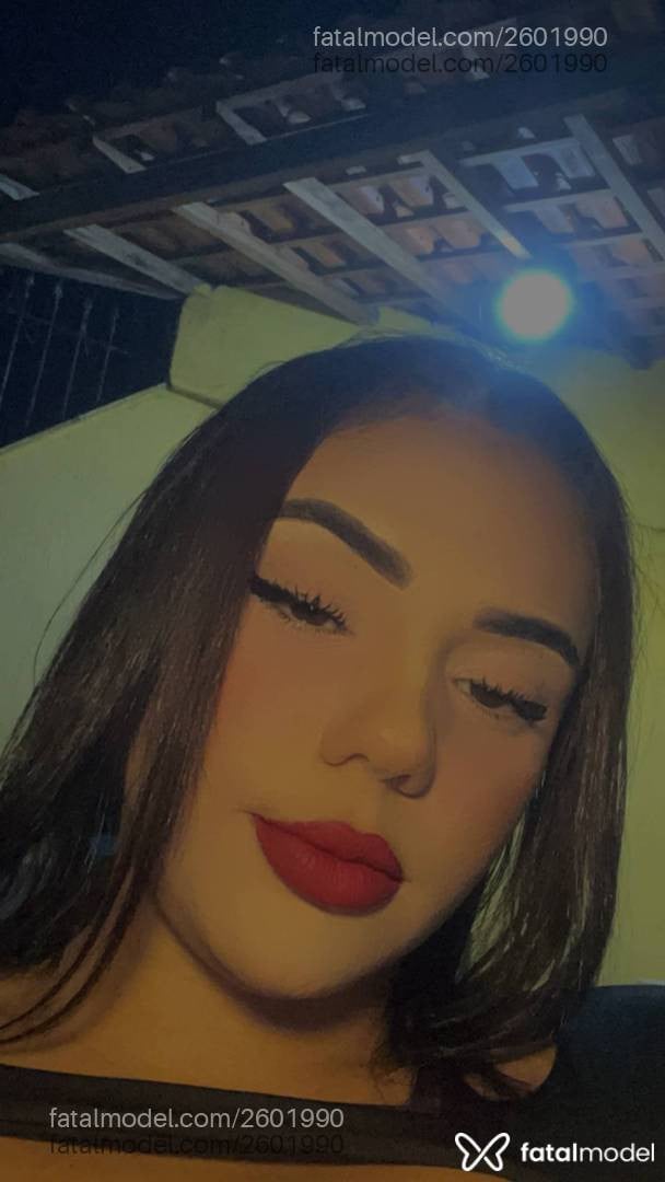 Acompanhante mulher com cabelo castanho de olhos castanhos em Guarujá - Julia