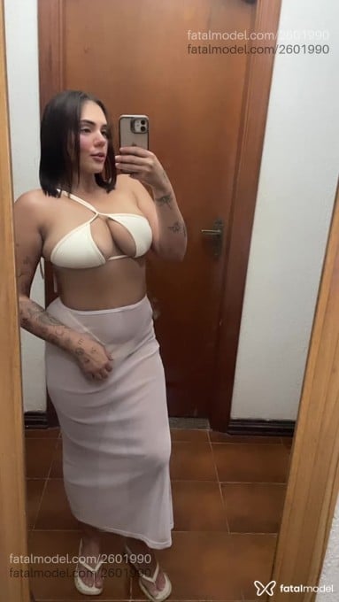 Acompanhante mulher com cabelo castanho de olhos castanhos em Guarujá - Julia