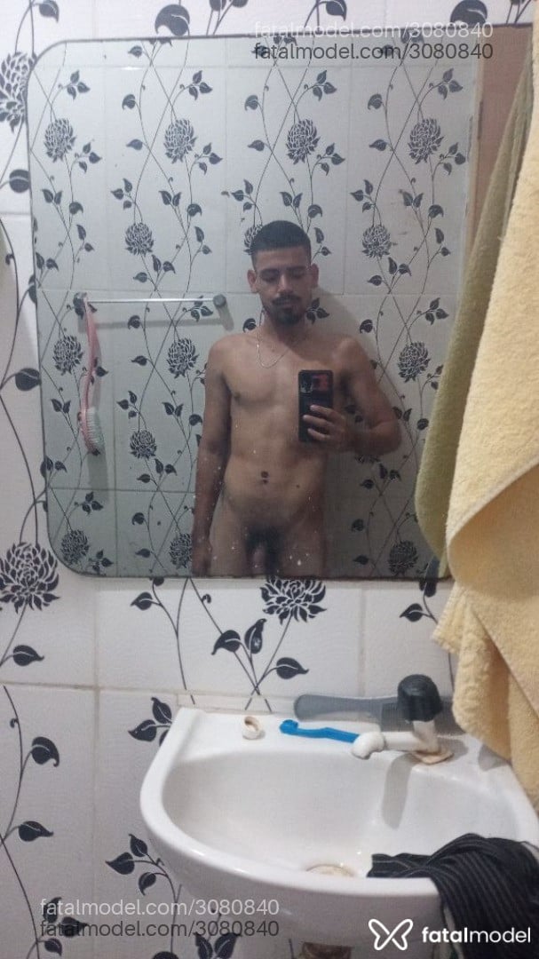 Acompanhante homem morena (o) de olhos pretos em Virtual Acompanhante homem morena (o) de olhos pretos em Virtual - Yancosthe