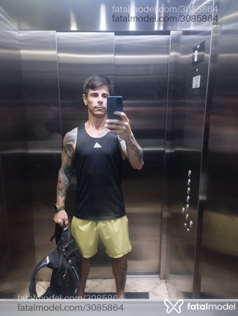 Acompanhante homem com cabelo castanho de olhos castanhos em João Pessoa Acompanhante homem com cabelo castanho de olhos castanhos em João Pessoa - Hetero