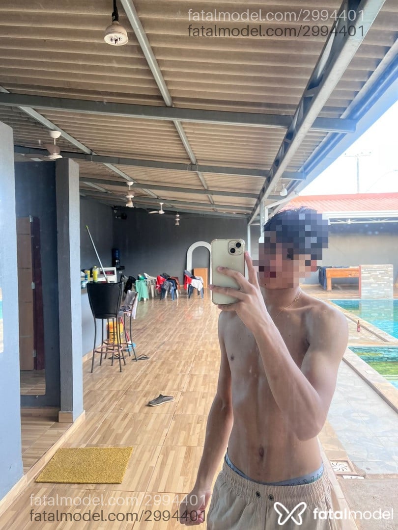Acompanhante homem morena (o) de olhos pretos - Victor