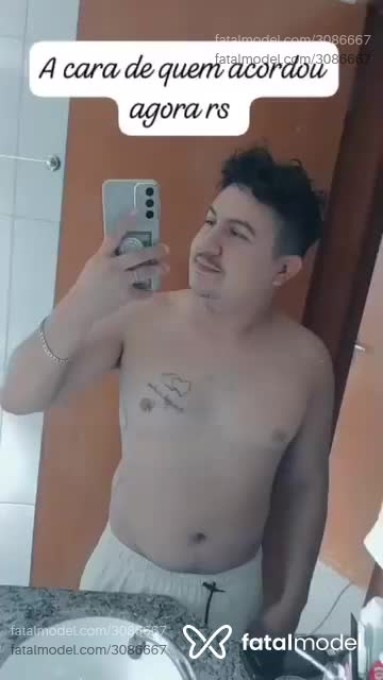 Acompanhante homem com cabelo castanho de olhos castanhos em Caldas Novas Acompanhante homem com cabelo castanho de olhos castanhos em Caldas Novas - Ellyonae