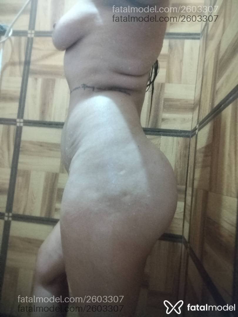 Acompanhante mulher com cabelo castanho de olhos castanhos - Valeska Acompanhante mulher com cabelo castanho de olhos castanhos - Valeska