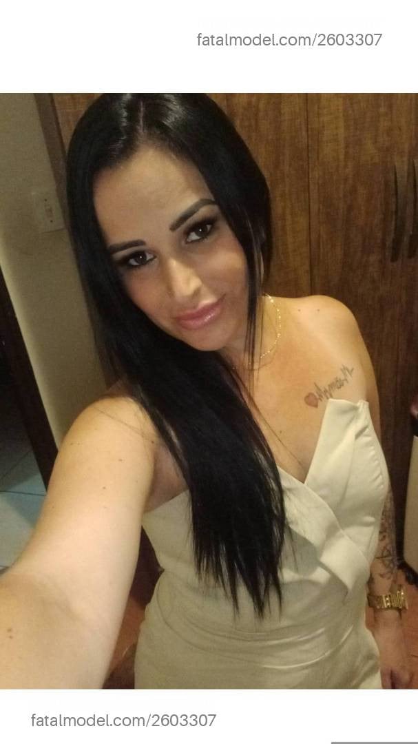 Acompanhante mulher com cabelo castanho de olhos castanhos em Araxá - Valeska