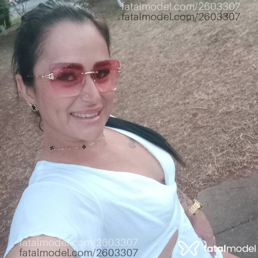 Acompanhante mulher com cabelo castanho de olhos castanhos - Valeska
