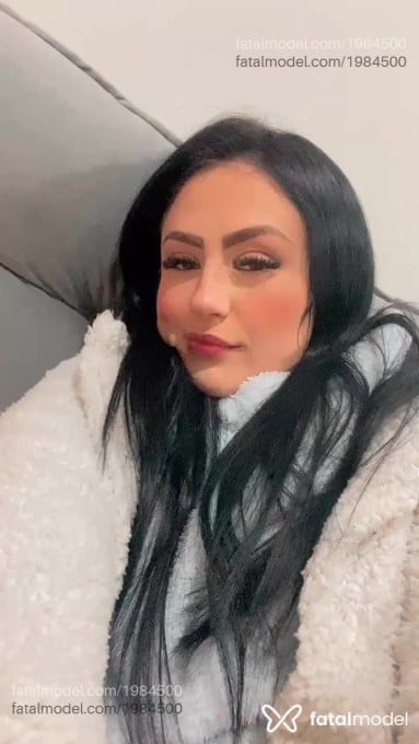 Acompanhante mulher morena (o) de olhos verdes - Caroline