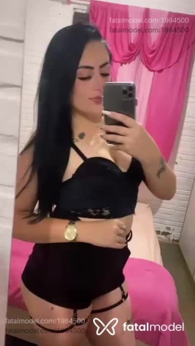 Acompanhante mulher morena (o) de olhos verdes - Caroline