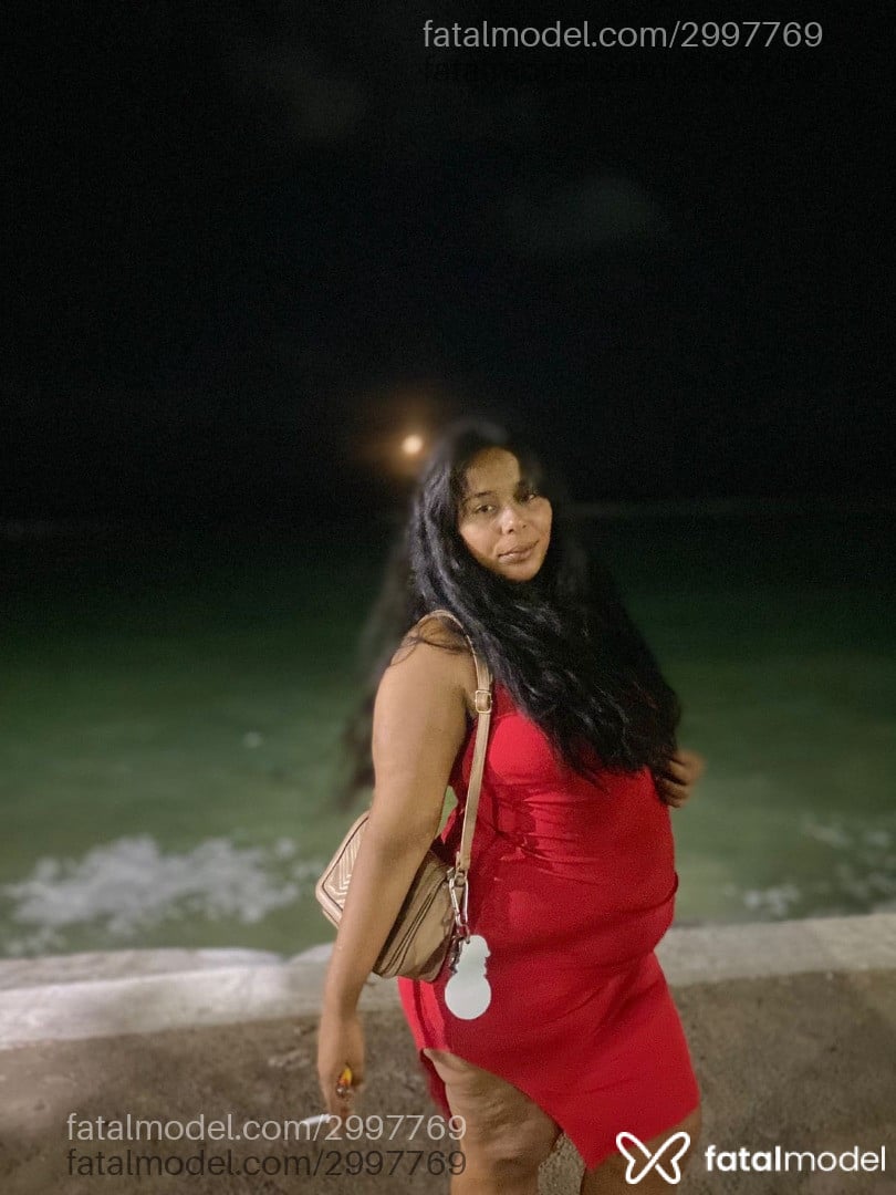 Acompanhante mulher morena (o) de olhos castanhos - Letícia Acompanhante mulher morena (o) de olhos castanhos - Letícia
