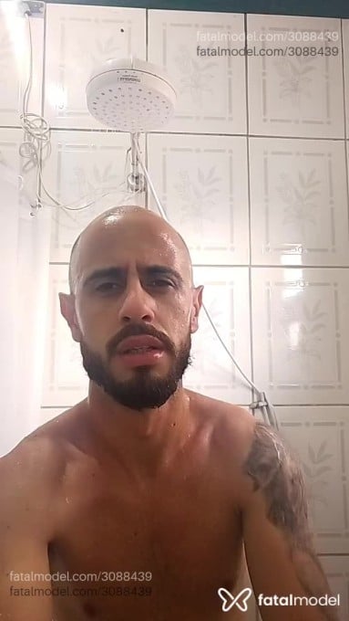 Acompanhante homem sem cabelo de olhos castanhos em Virtual Acompanhante homem sem cabelo de olhos castanhos em Virtual - Honorato