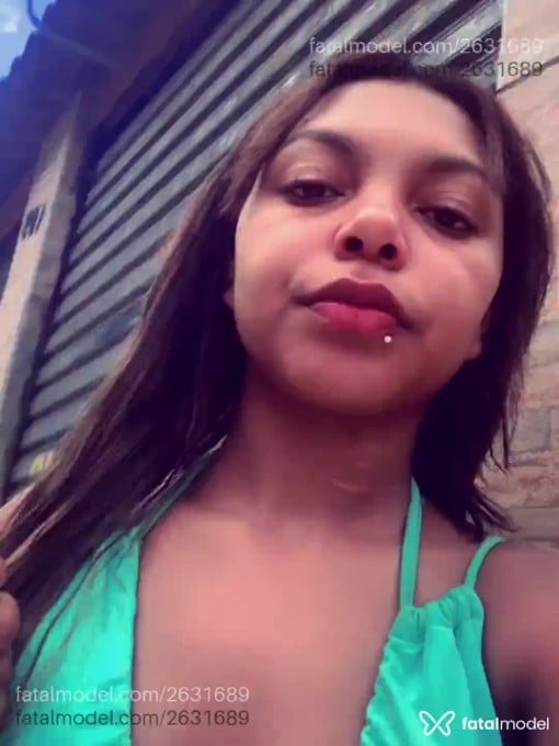 Acompanhante mulher com cabelo castanho de olhos castanhos em Mauá - Tayná