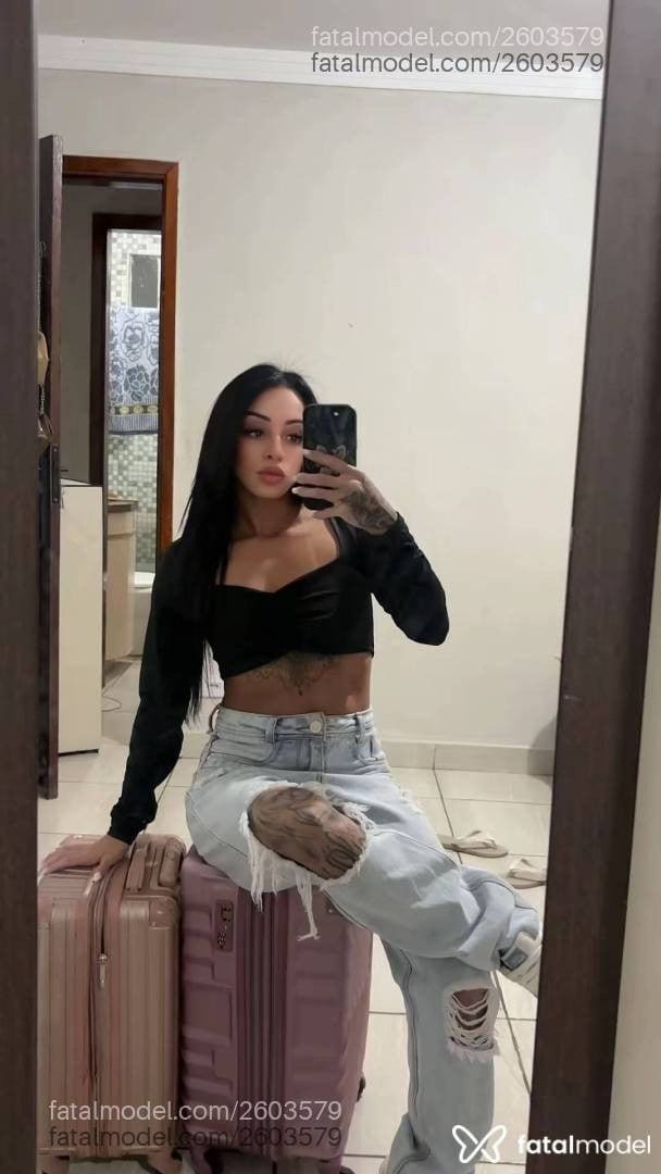 Acompanhante mulher morena (o) de olhos verdes - Mirella Campos