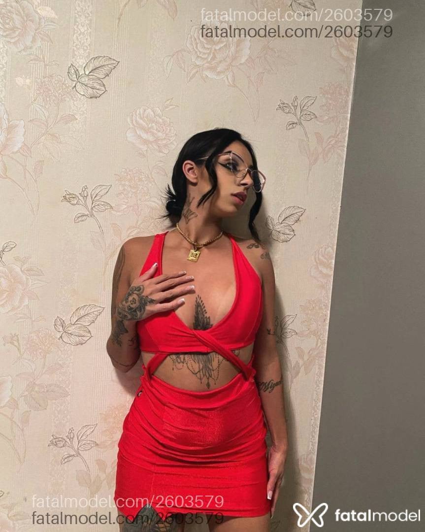Acompanhante mulher morena (o) de olhos verdes - Mirella Campos
