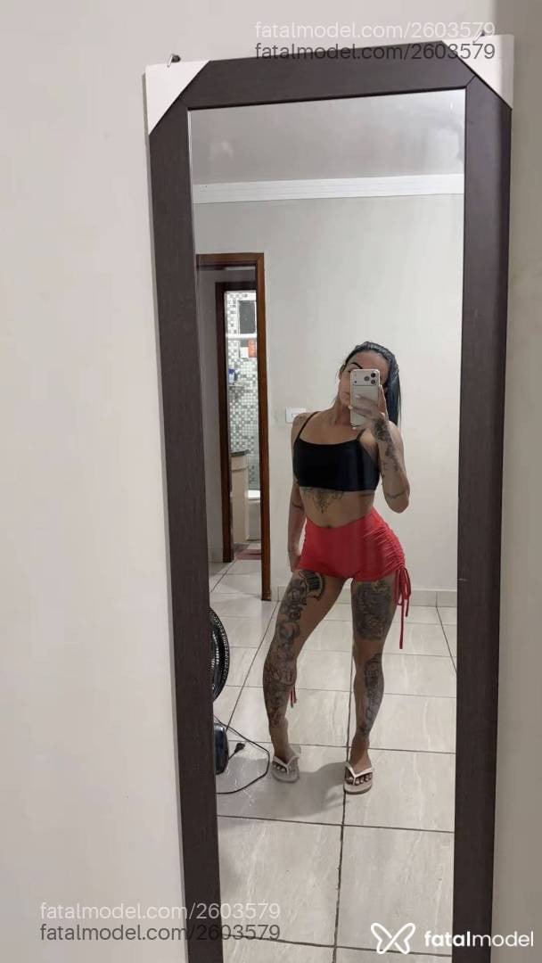 Acompanhante mulher morena (o) de olhos verdes - Mirella Campos