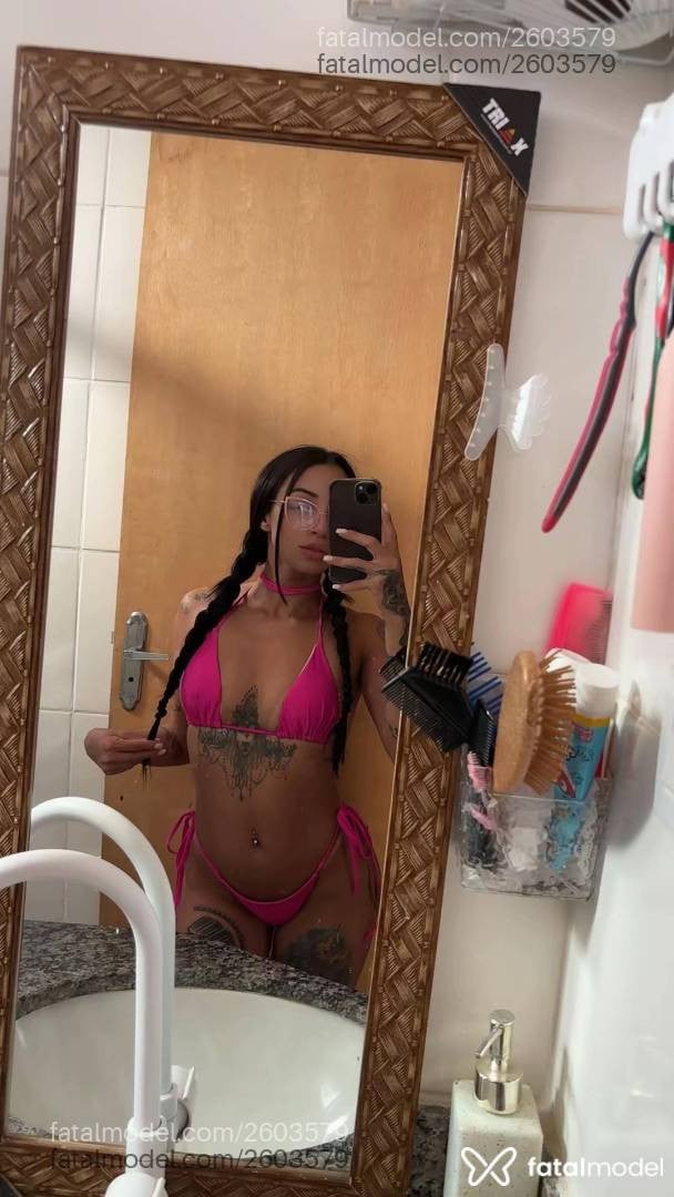 Acompanhante mulher morena (o) de olhos verdes - Mirella Campos