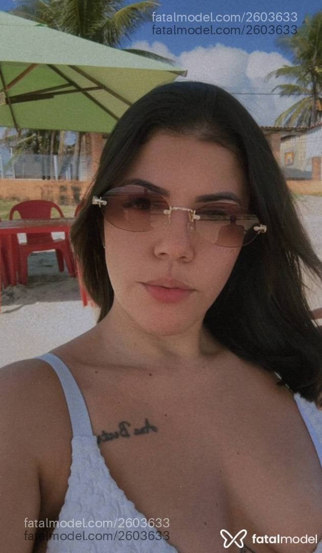 Acompanhante mulher com cabelo castanho de olhos castanhos - Karis
