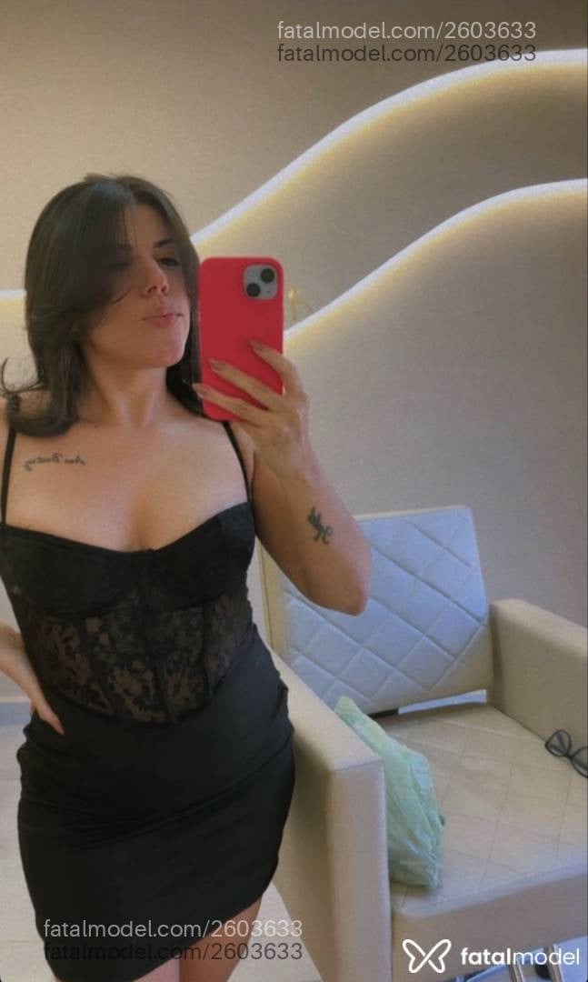 Acompanhante mulher com cabelo castanho de olhos castanhos - Karis