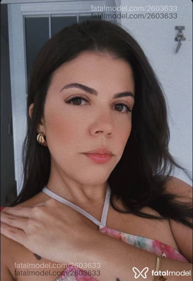 Acompanhante mulher com cabelo castanho de olhos castanhos - Karis