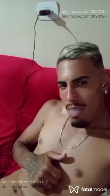 Acompanhante homem morena (o) de olhos pretos em Matinhos Acompanhante homem morena (o) de olhos pretos em Matinhos - Cavanha