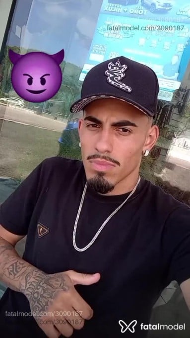 Acompanhante homem morena (o) de olhos pretos em Matinhos Acompanhante homem morena (o) de olhos pretos em Matinhos - Cavanha