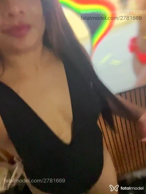 Acompanhante mulher com cabelo castanho de olhos castanhos em Ribeirão Preto - Serena