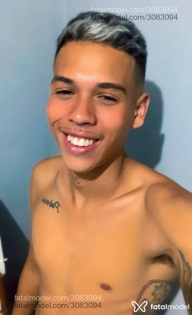 Acompanhante homem com cabelo castanho de olhos castanhos em Virtual Acompanhante homem com cabelo castanho de olhos castanhos em Virtual - Miguel Santos