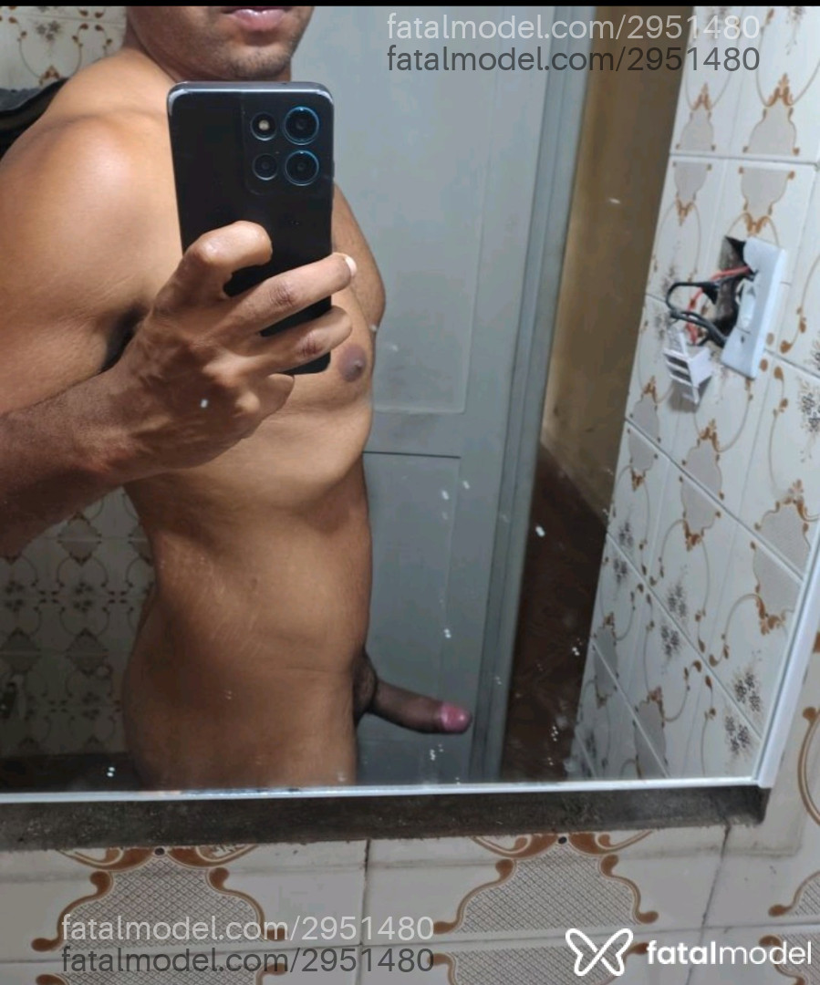 Acompanhante homem com cabelo castanho de olhos mel em Rio de Janeiro Acompanhante homem com cabelo castanho de olhos mel em Rio de Janeiro - Juliano