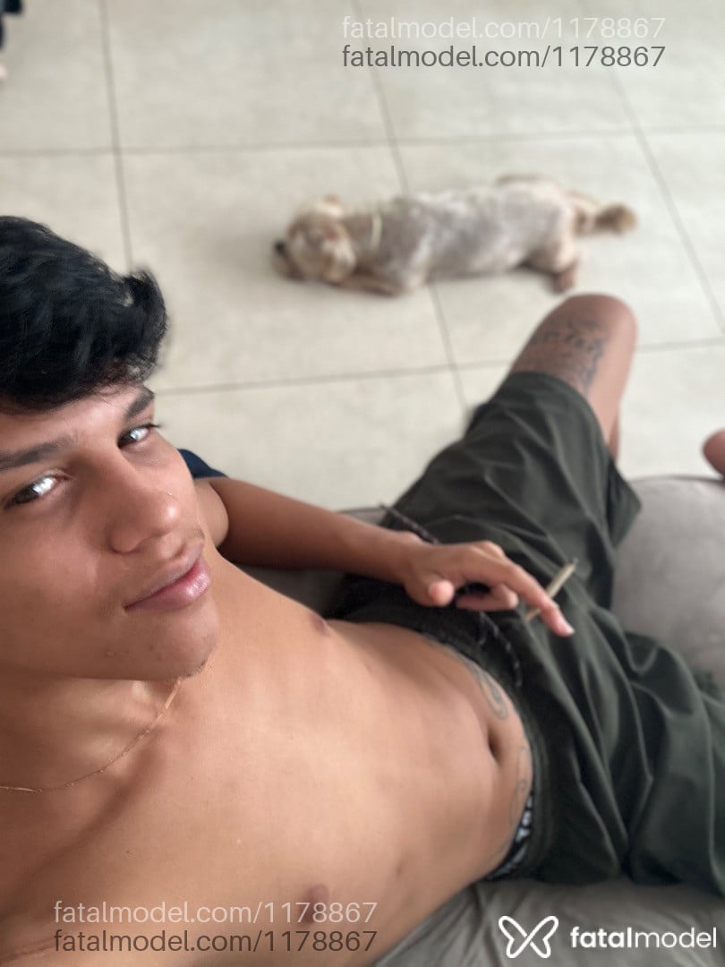 Acompanhante homem com cabelo castanho de olhos castanhos em Chapecó Acompanhante homem com cabelo castanho de olhos castanhos em Chapecó - Yagor