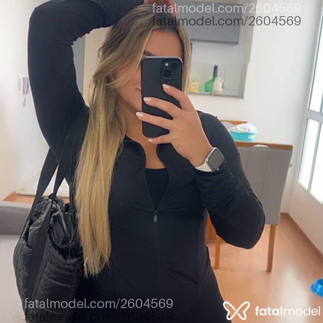 Acompanhante mulher loira (o) de olhos castanhos - Laura Muniz