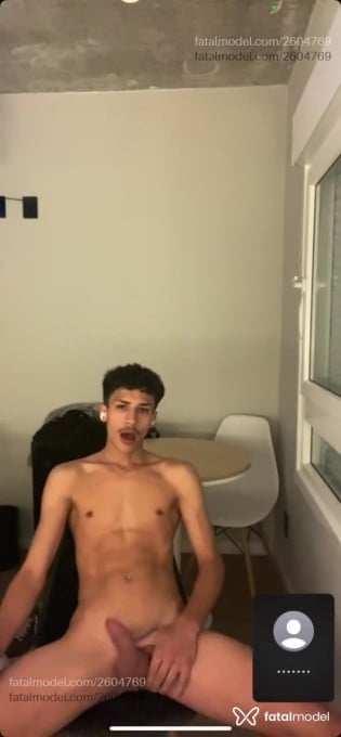 Acompanhante homem morena (o) de olhos castanhos em Florianópolis - Bryan Almeida