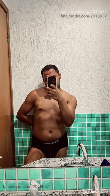 Acompanhante homem morena (o) de olhos pretos - Bissexuall Acompanhante homem morena (o) de olhos pretos - Bissexuall
