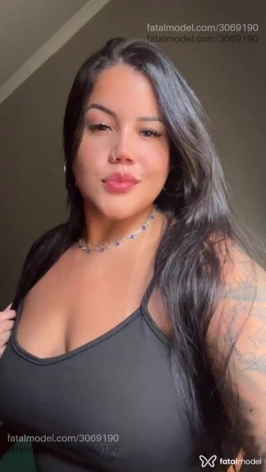 Acompanhante mulher com cabelo castanho de olhos castanhos em Virtual Acompanhante mulher com cabelo castanho de olhos castanhos em Virtual - Claywolf