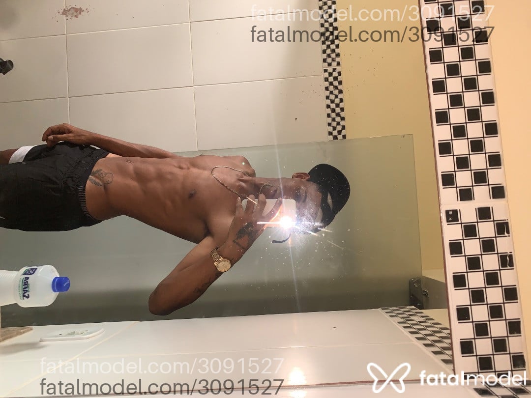 Acompanhante homem morena (o) de olhos castanhos em Porto Seguro Acompanhante homem morena (o) de olhos castanhos em Porto Seguro - Pedro