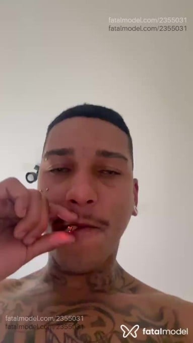 Acompanhante homem com cabelo castanho de olhos castanhos em Taubaté Acompanhante homem com cabelo castanho de olhos castanhos em Taubaté - Mlkcote