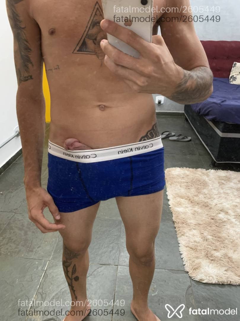 Acompanhante homem com cabelo castanho de olhos pretos - Gabriel Santos