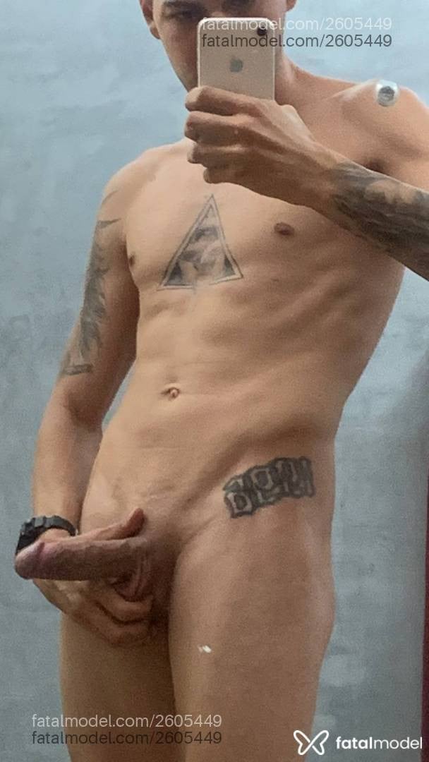 Acompanhante homem com cabelo castanho de olhos pretos - Gabriel Santos