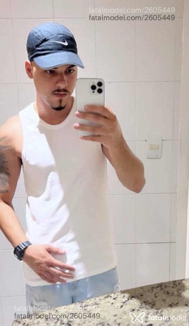Acompanhante homem com cabelo castanho de olhos pretos em Ipatinga Acompanhante homem com cabelo castanho de olhos pretos em Ipatinga - Gabriel Santos