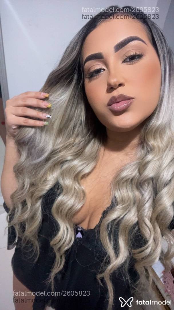 Acompanhante mulher loira (o) de olhos castanhos em Lavras - Sol Lima