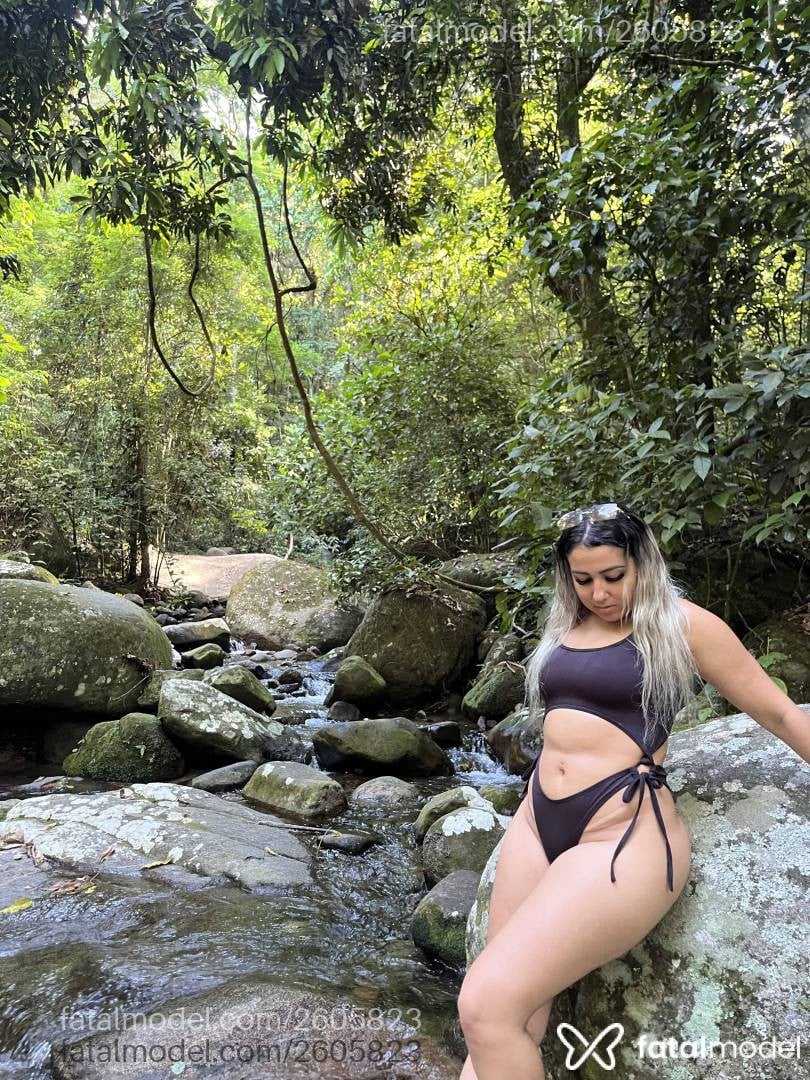 Acompanhante mulher loira (o) de olhos castanhos em Lavras - Sol Lima