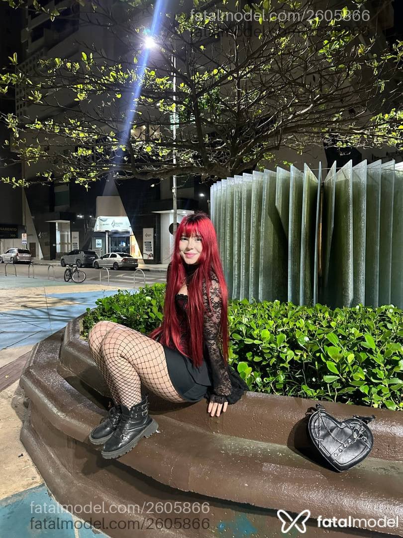 Acompanhante mulher com cabelo castanho de olhos castanhos - Clara