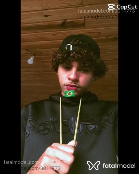 Acompanhante homem com cabelo castanho de olhos castanhos em Piraquara Acompanhante homem com cabelo castanho de olhos castanhos em Piraquara - Juninho