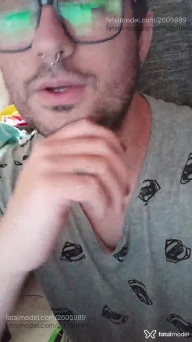 Acompanhante homem com cabelo castanho de olhos castanhos em Virtual - Overkira