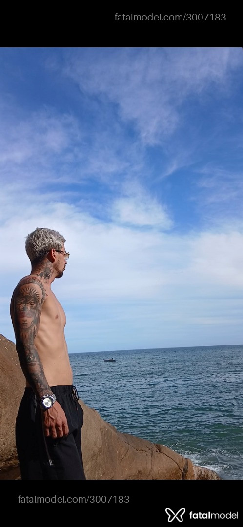 Acompanhante homem com cabelo castanho de olhos castanhos em Vila Velha - David