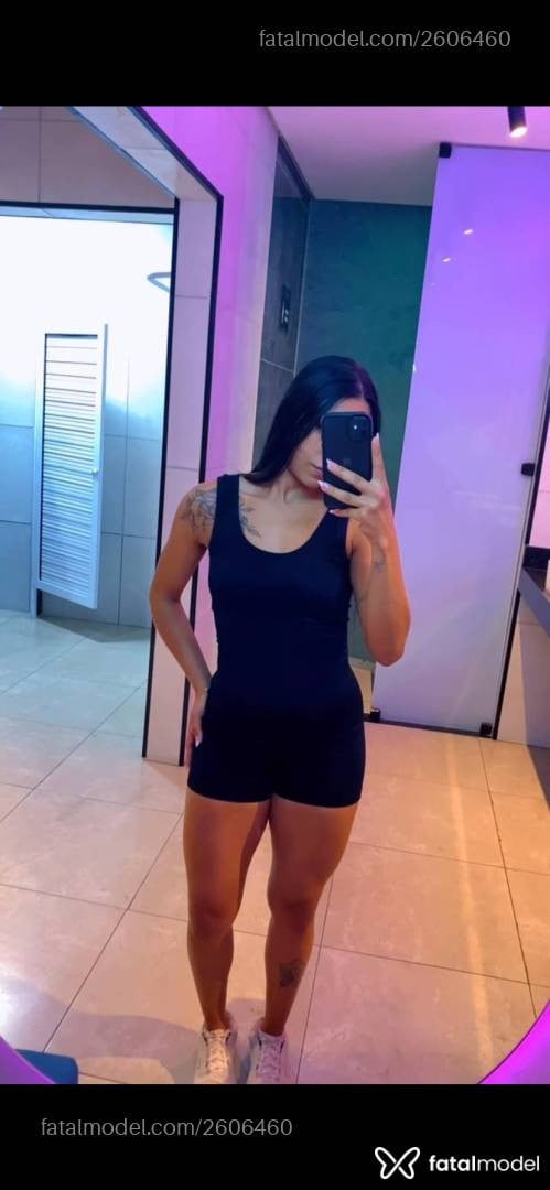 Acompanhante mulher morena (o) de olhos pretos - Milena