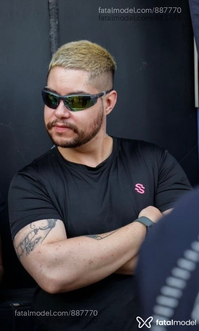 Acompanhante homem morena (o) de olhos castanhos em Maringá - Gustabadboy