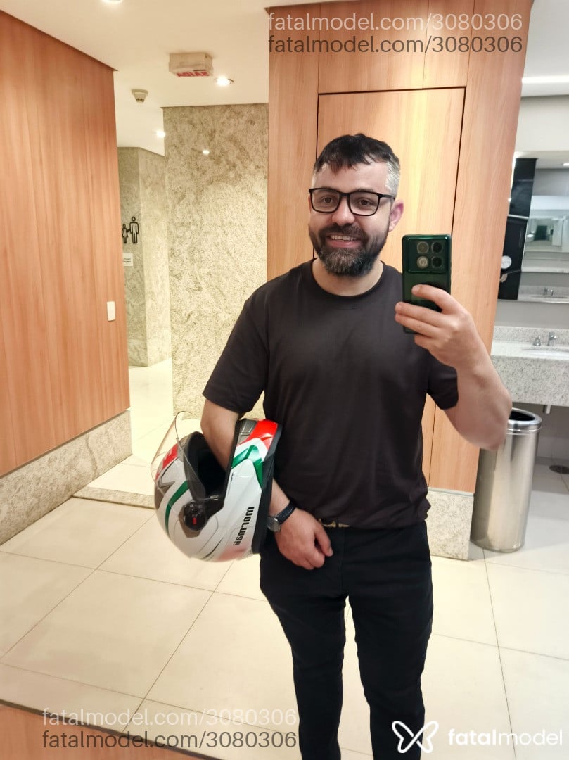 Acompanhante homem com cabelo castanho de olhos castanhos em São Paulo - Ricardo