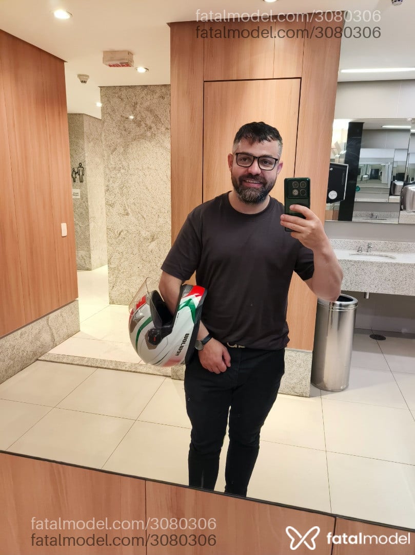 Acompanhante homem com cabelo castanho de olhos castanhos em São Paulo - Ricardo